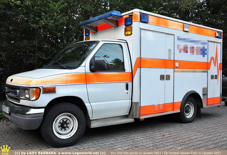 5651 - High Heeled in the Ambulance - 2009-34021.jpg